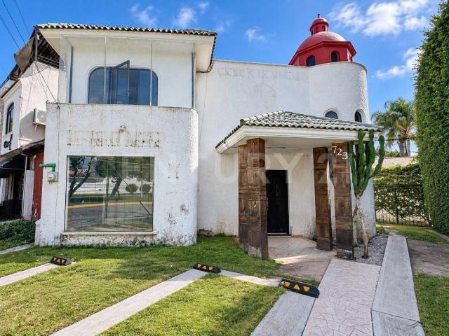 Casa con uso comercial en renta en Arcos Guadalupe, Zapopan