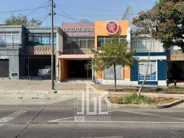 Casa con Uso Comercial en Venta – Av. Federalismo | Jardines del Country