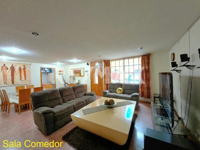 CASA CON USO COMERCIAL SOBRE LA VIGA / 325m2