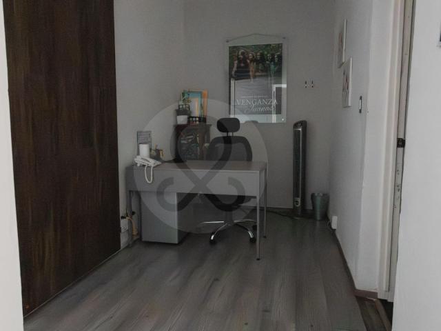CASA CON USO DE SUELO COMERCIAL EN RENTA
