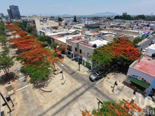 Casa con Uso de Suelo en Venta en Av. Alcalce, Centro de Barranquitas,Guadalajara, Jl