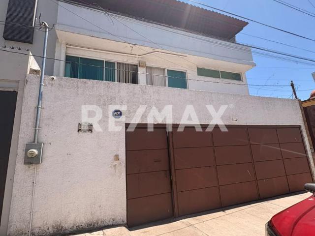 Casa con uso de suelo en venta, Jardines Del Bosque, Guadalajara | CCV 2323