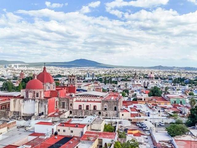 Casa con Uso de Suelo Mixto en Venta en Centro Histórico Querétaro