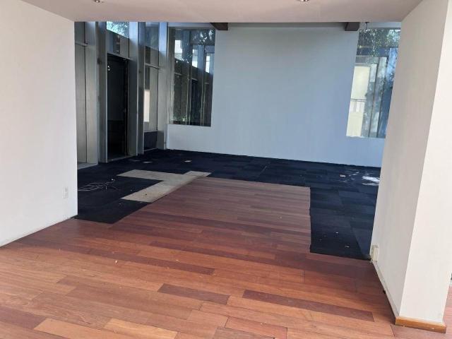 Casa con uso de suelo para oficinas