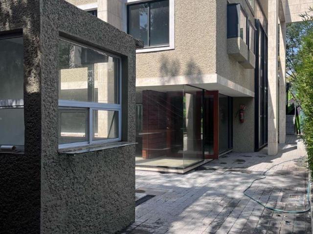 Casa con uso de suelo para oficinas