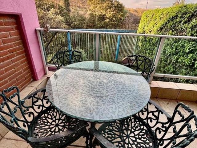 CASA CON VISTA VERDE Y TERRAZA / LOMAS DE LAS ÁGUILAS