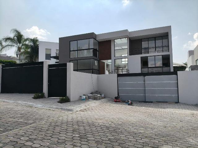 Casa con Vista al Lago en Cañada Juriquilla | 4 Rec con Baño c/u + Jardín de 250
