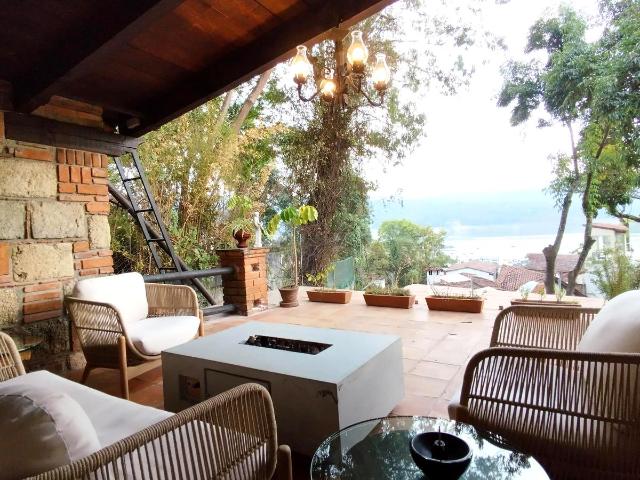 Casa en Venta con vista al lago en Valle de Bravo