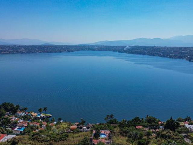 CASA CON VISTA AL LAGO EN VENTA ZONA TEQUESQUITENO