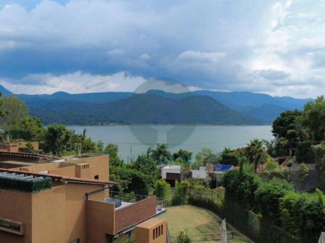 Casa con vista al lago y jacuzzi en Valle de Bravo | Cancha de paddle