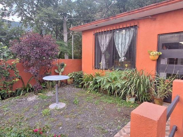 Casa con vista al lago y jard?n