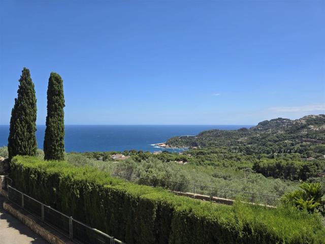 Casa Con Vistas Al Mar y Jardín En Aiguablava 307m² Aiguablava