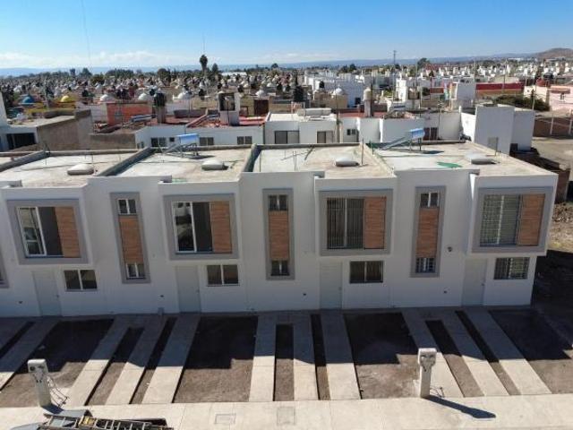 Casa con acceso a dos vías principales