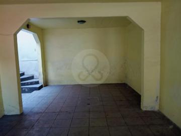 Casa con accesoria independiente, uso de suelo mixto, muy cerca de centros de comercio