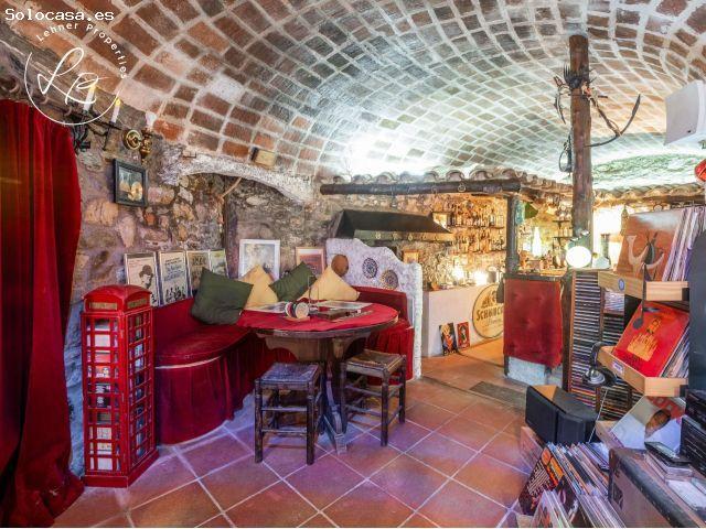 Casa con Alma: Antigua residencia y Atelier del pintor S.M. Félez en el corazón de Garriguella