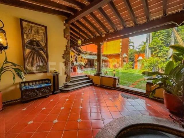 CASA CON ALBERCA, ÁREAS DE JUEGOS Y POTENCIAL AIRBNB EN ACAPANTZINGO, CUERNAVACA