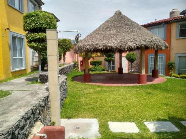 Casa con Alberca con tu credito, en el mejor clima de Morelos
