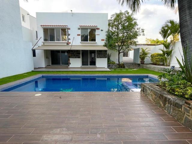 CASA CON ALBERCA EN CUERNAVACA clave CS441