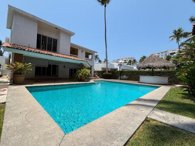 Casa con Alberca en Club Santiago, Manzanillo
