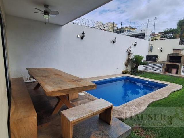 Casa con Alberca en el Fraccionamiento Burgos al Sur de Cuernavaca