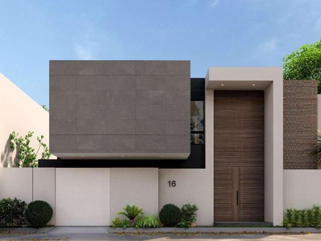 Casa con alberca en fraccionamiento