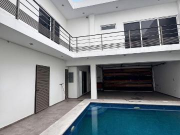 Casa con alberca en Renta, Acacia Residencial Guadalupe NL