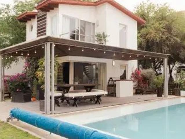 CASA CON ALBERCA EN RENTA EN CLUB DE GOLF TEQUISQUIAPAN