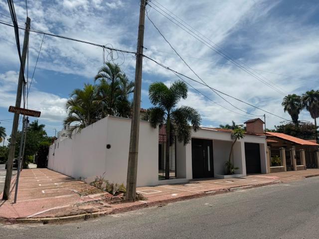 Casa con alberca en renta en Residencial Campestre
