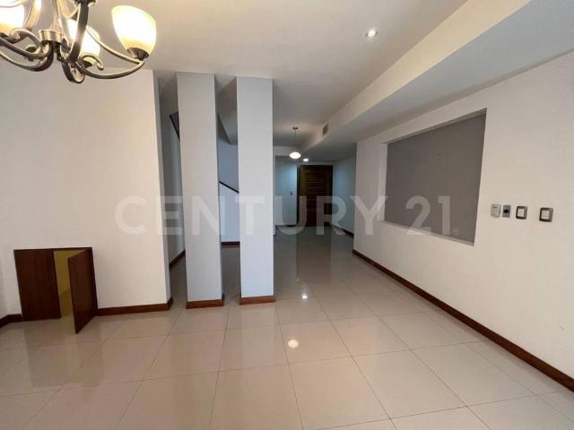 CASA CON ALBERCA, EN RENTA EN RESIDENCIAL CANTERA V, CHIHUAHUA