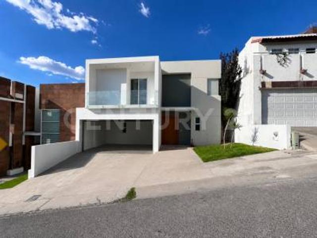 CASA CON ALBERCA, EN RENTA EN RESIDENCIAL CANTERA V, CHIHUAHUA