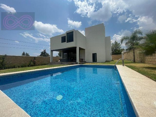 Casa con alberca en Renta