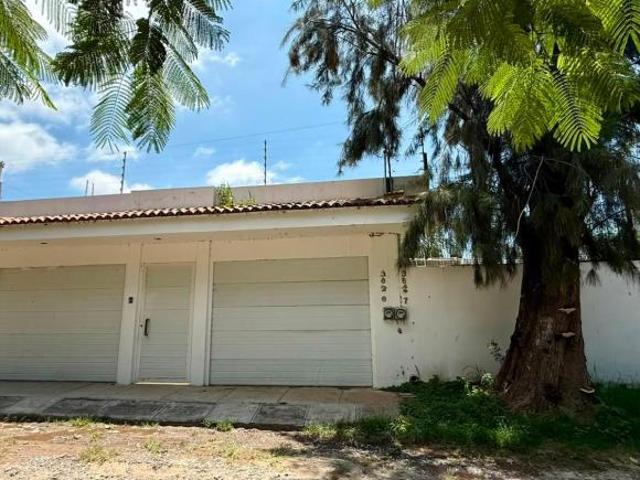 Casa con Alberca en Venta en Ajijic