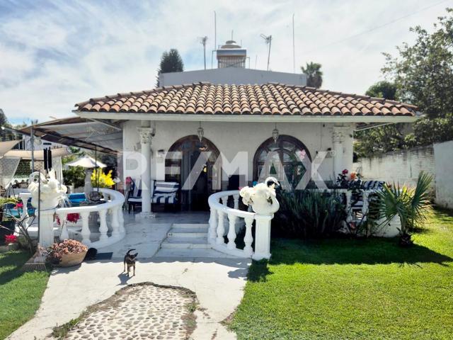 CASA CON ALBERCA EN VENTA EN BALCONES DE LA CALERA