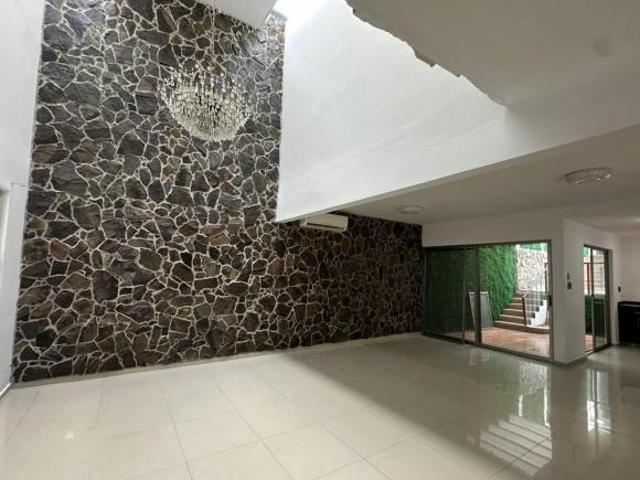 Casa con ALBERCA en venta en BOCA DEL RÍO