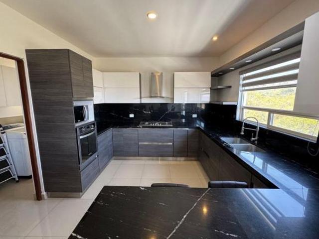 Casa con alberca en Venta en Cumbres Elite Premiere sector Vesubio