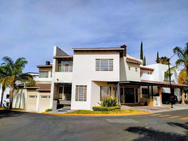 Casa con alberca en VENTA en CENTRO SUR, Quer?taro