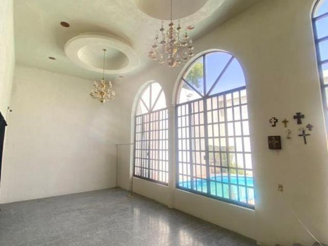 Casa con alberca en venta en Col. El Roble, San Nicolás de los Garza