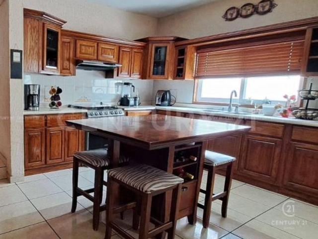 CASA CON ALBERCA EN VENTA EN COL. JARDINES DE SAN FRANCISCO CHIHUAHUA, CHIH