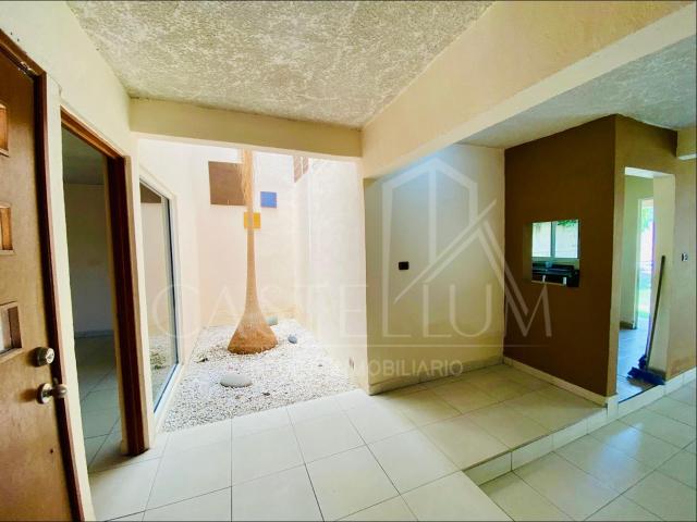 Casa con alberca en venta en Fracc. Las Fincas en Jiutepec