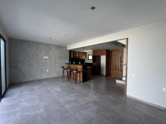 CASA CON ALBERCA EN VENTA EN L. DEL MEDITERRANEO