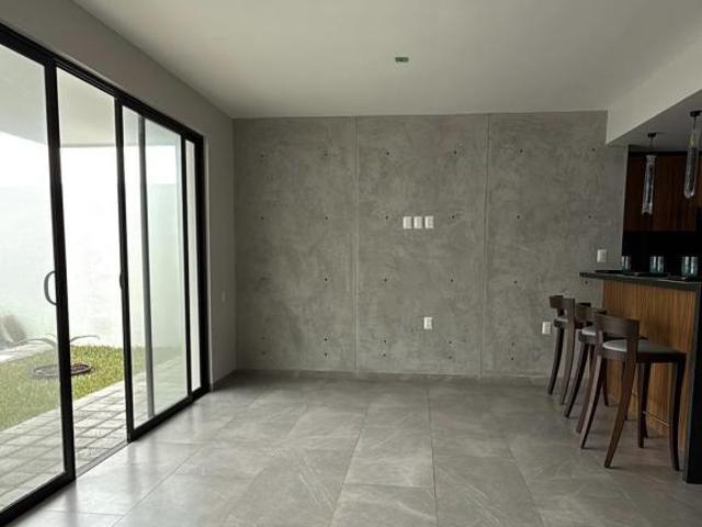 CASA con ALBERCA en venta en Lomas del Mediterráneo