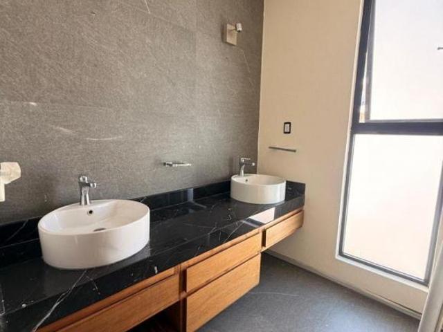 Casa con alberca en venta en privada Sierra Azul, San Luis Potosí