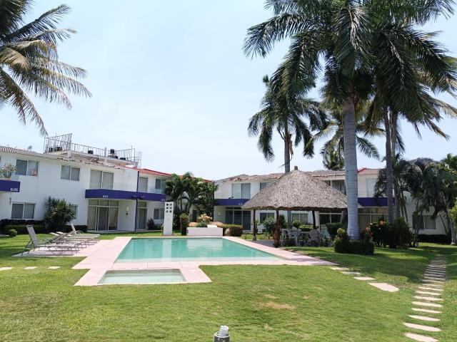 Casa con alberca en venta en Residencial Diamante $2,200,000 pesos