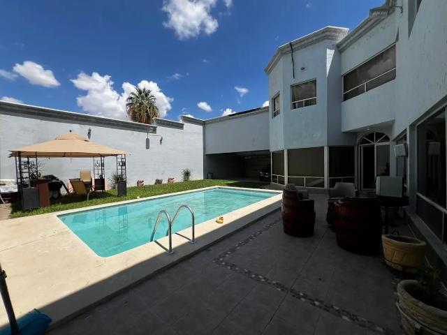 CASA CON ALBERCA EN VENTA RESIDENCIAL CAMPESTRE LA ROSITA