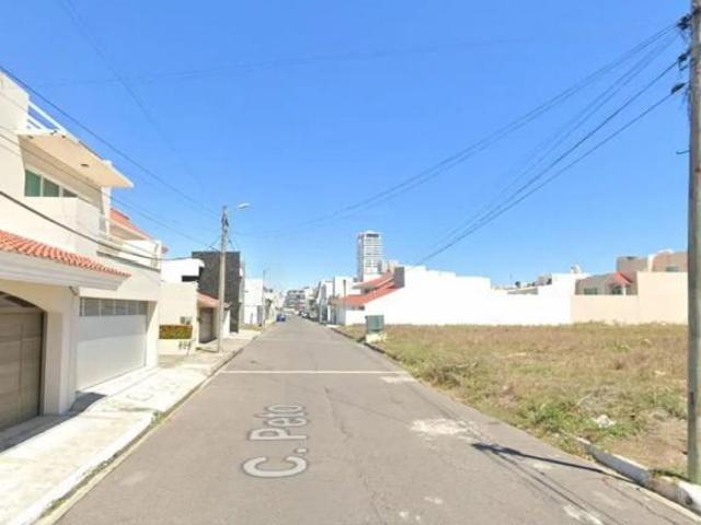 Casa con alberca en Veracruz ¡Súper precio!