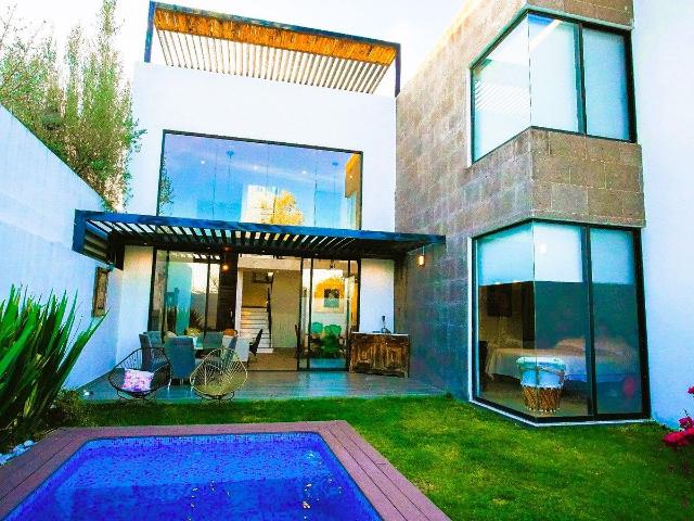 Casa con ALBERCA PRIVADA en RENTA
