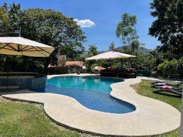 Casa con Alberca Privada en Venta Fraccionamiento con Seguridad y Amenidades en Morelos