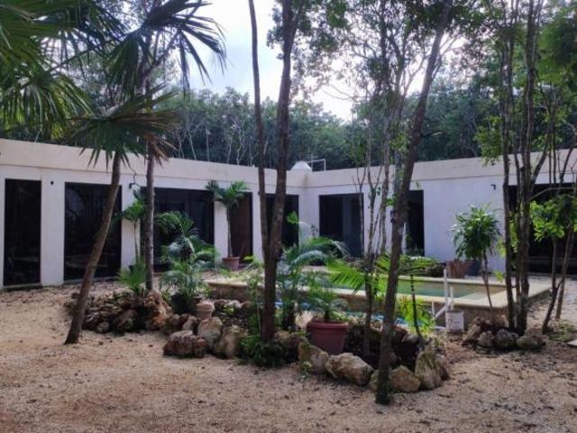 Casa con alberca privada ecológica, con terreno excedente, en venta