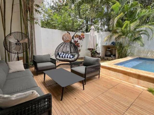 Casa con alberca privada, sala de doble altura en Residencial Bambú, en venta
