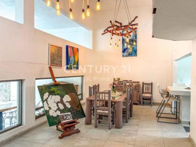 Casa con alberca y 363 m² en Lomas de Cocoyoc